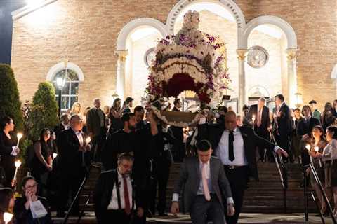 Greek church has big turnout for Good Friday