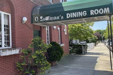 Historic Third Avenue pub serves last round