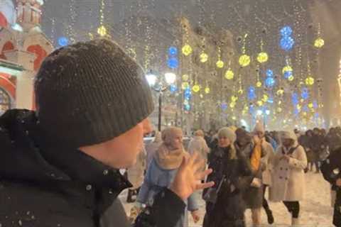 SNOWFALL on Nikolskaya St. in Moscow, Russia [4K 60fps]