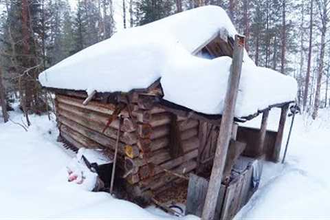Snowstorm and wolves, I''m hiding in a log cabin, off grid living