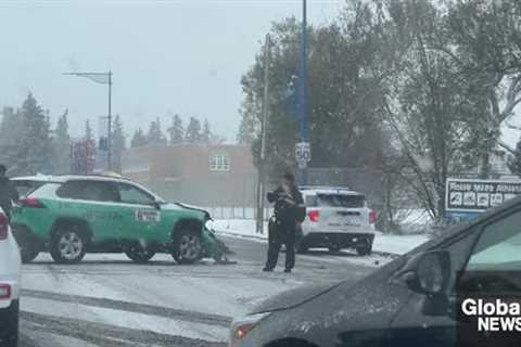 1st snowfall of season in Edmonton area leads to delays and collisions