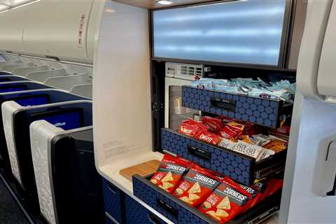 United Airlines Introduces Walk-Up Snack Bar on New Airbus A321neo Jet