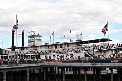 Natchez Steamboat: Take a Cruise on the Mississippi River