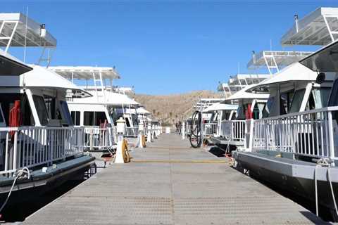 6 Budget-Friendly Family Houseboat Vacation Spots - Boat Hire Hub