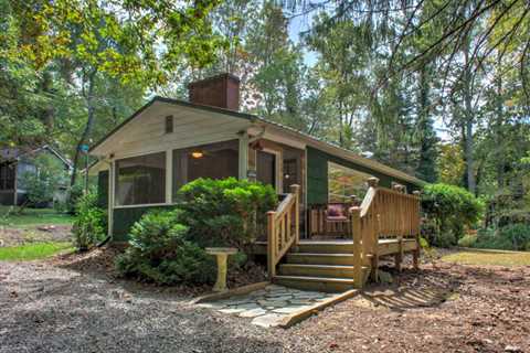 Rosie - Charming 2 Bedroom House in Asheville, NC, Accommodates 6 Guests