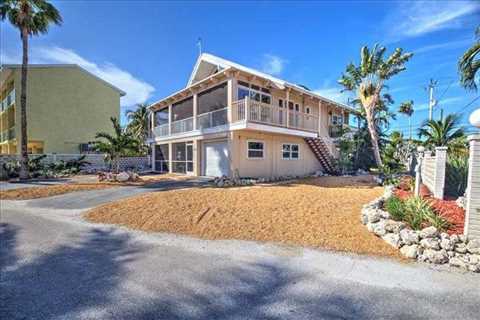 Walk To Sombrero Beach Vacation Rental in Marathon, FL | 4 Bedrooms | Sleeps 10